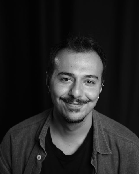Burak Şahin'in siyah beyaz portresi